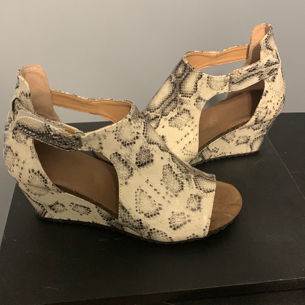 Snakeskin Print Wedge ..Size 8
